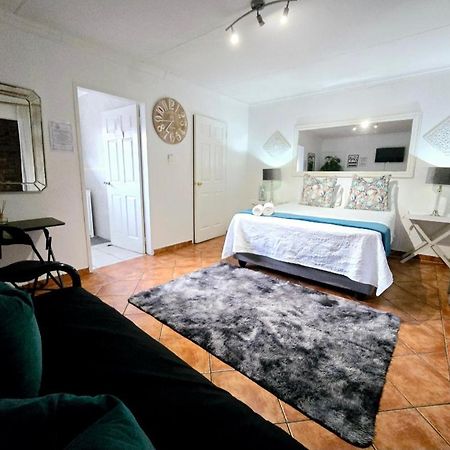 Zhantique Guest House 1- Unit 5 Боксбурґ Екстер'єр фото