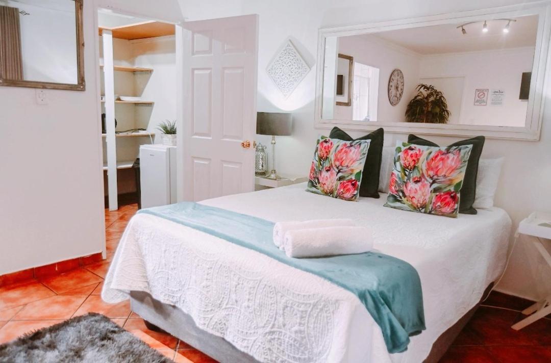 Zhantique Guest House 1- Unit 5 Боксбурґ Екстер'єр фото