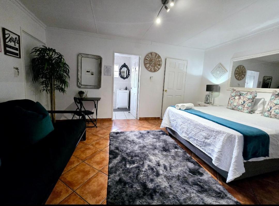 Zhantique Guest House 1- Unit 5 Боксбурґ Екстер'єр фото